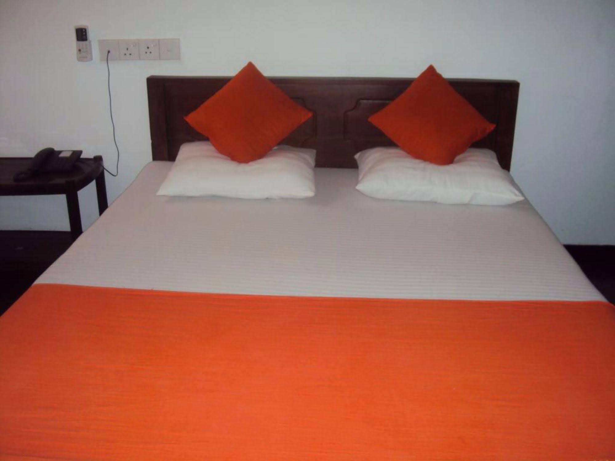 Hotel Moonstone Anuradhapura Exterior foto